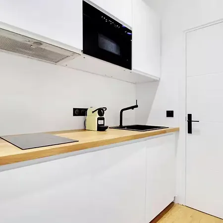 Petit Cocon Parisien Dans Le 19e Apartmán *